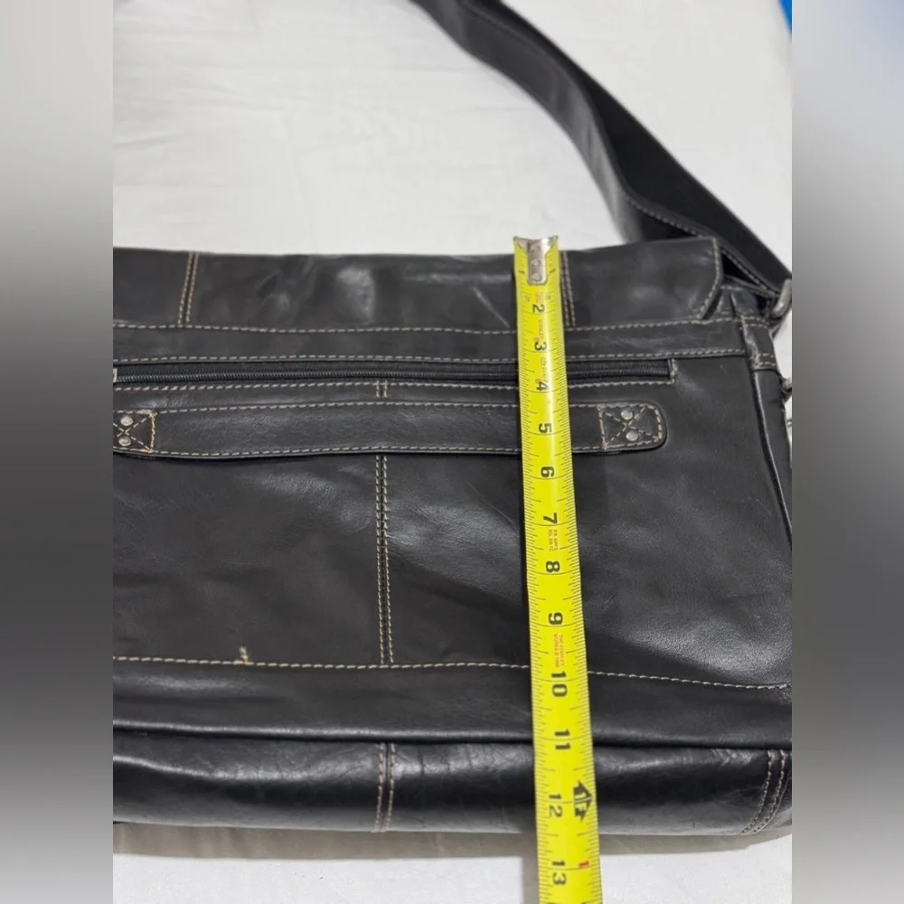 JACK GEORGES Sleek Black Leather Messenger Bag for Men